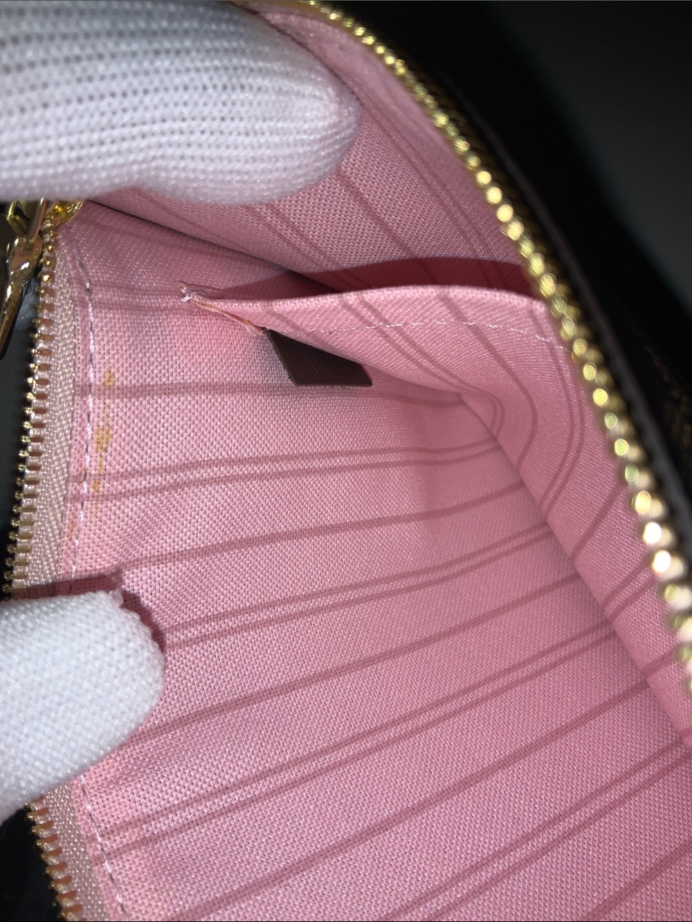 LOUIS VUITTON Neverfull Damier Ebene's Pouch. One time used. Mint condition. - Picture 6 of 6